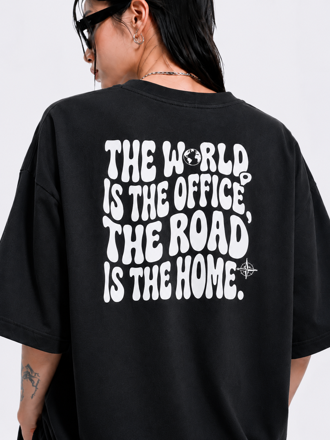 Camisa Road Home oversized com estampa nas costas em close